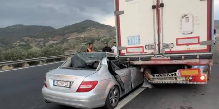 Tarsus Adana Gaziantep TAG Otoyolu nda lüks otomobil tıra arkadan