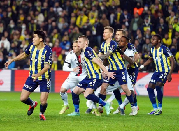 Foto Haber:Spor Toto Süper Lig: Fenerbahçe: 2 - Beşiktaş: 1 (İlk Yarı Sonucu) 14