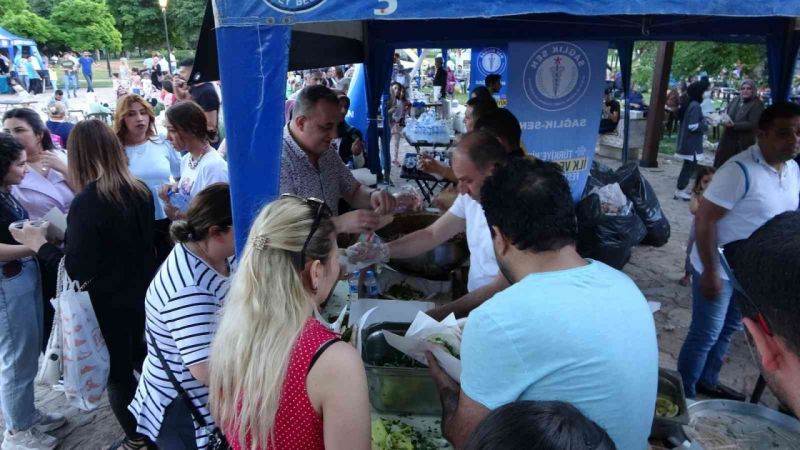 Sağlık-Sen Gaziantep Şubesi, sağlıkçılar için festival tadında bahar şenliği düzenledi. Sağlıkçılar pandeminin yorgunluğunu Oğuzhan Koç konseriyle attı 4