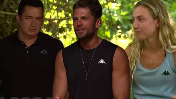 Survivor All Star 2022'ye Damga Vuran Yasak Aşk, Tam Gaz Devam Ediyor! Mert Öcal'ın Gözü, Aşktan Resmen Kör Oldu: Ben Ne Sevap İşledim? 4