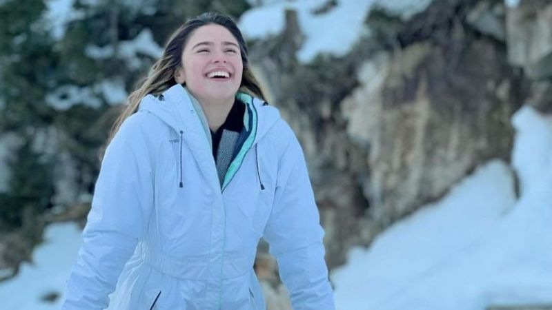 Survivor Ayşe Yüksel Geceliğiyle Yatak Pozunu Paylaştı, Sosyal Medyada Deprem Etkisi Yaşandı! 2