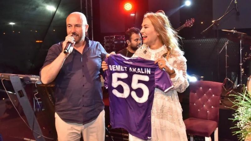 Şarkıcı Demet Akalın’dan Olay Çıkış: Kendisini Seyretmeye Gelen Bir Vatandaşı, Güvenlik Görevlilerine Talimat Vererek Ortamdan Uzaklaştırdı! 2