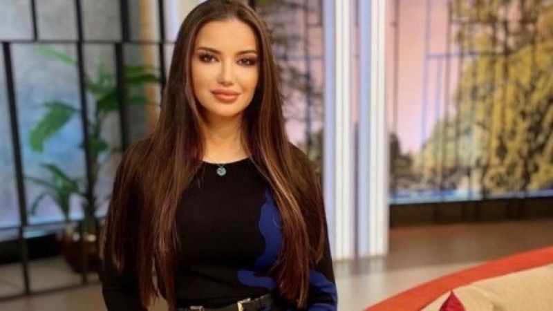 Klinik Psikolog Esra Ezmeci'nin Soru- Cevap Etkinliğinde Bir Garip Olay Daha: “Eşim Bir Ay Bende Bir Ay...” 2