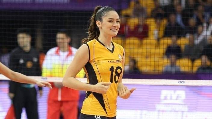 Milli voleybolcu Zehra Güneş, bu kez de kuzeni ile gündeme geldi. Güzel voleybolcunun kuzeninin Survivor yarışmasının yıldızı çıktı! Meğer güzel voleybolcuyla o isim… 2