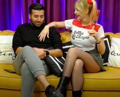 En Seksi Spiker Hande Sarıoğlu File çoraplı paylaşımıyla olay oldu! Spiker Hande Sarıoğlu, Harley Quinn kılığına girdi: "Günaha gireceğiz" 2