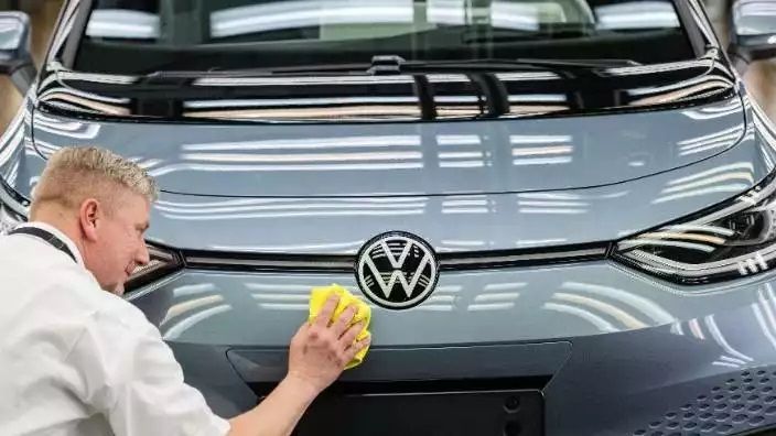 Çip krizi otomobil sektörünü ele geçirdi! Bu kez Volkswagen da etkilendi! Bir yıldaki kaybı dudak uçuklattı… 1