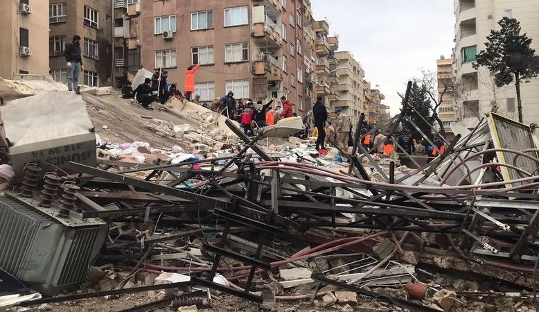 Deprem sonrası okulların tatil edilip edilmeyeceği sorusu yanıt buldu! Gaziantep Valisi Davut Gül’den açıklama gecikmedi! Cumhurbaşkanı Yardımcısı Fuat Oktay da konuştu! 3