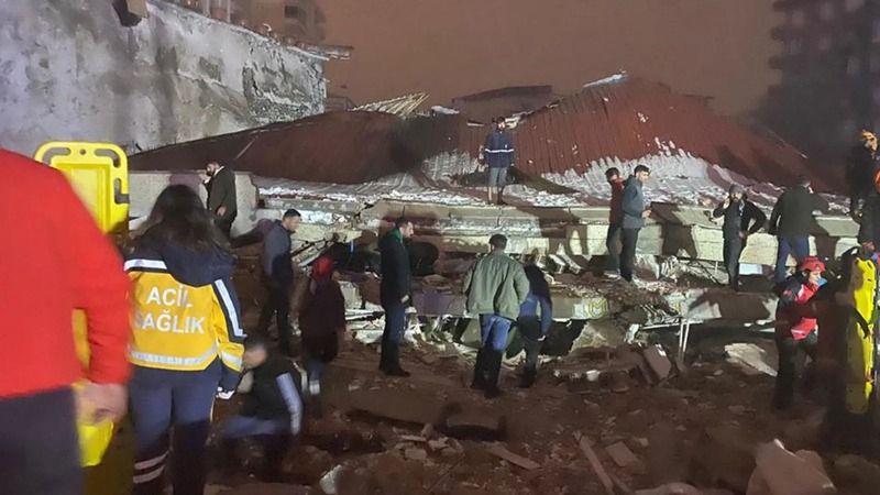 Gaziantep’i etkileyen deprem TAG Otoyolu’nu da vurdu! Ulaşım ve Altyapı Bakanlığı açıkladı: trafik alternatif yoldan akıtılacak 1