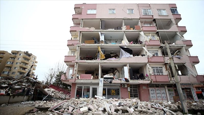 Gaziantep'te Mucizevi Kurtuluş! Bir Kadın, 34 Saat Sonra Enkazın Altından Çıkarıldı! 3