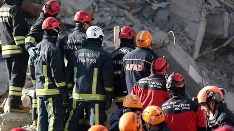 Deprem Bölgelerine Gitmek İsteyen İstanbullulara AFAD'dan Uyarı: “Lütfen Evinizde Bekleyin!” 1