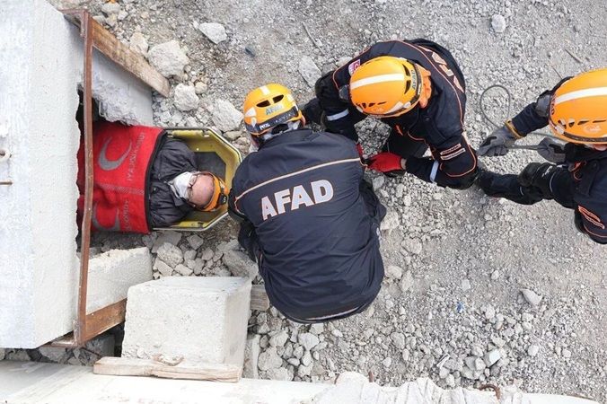 Deprem bölgelerine yardım etmek isteyenlerin dikkatine: AFAD, ihtiyaç listesini az önce paylaştı! “Öncelikli ihtiyaçlara ağırlık verin…” 3