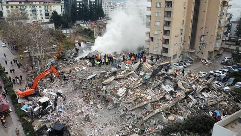 Depremden sonra tahliye çalışmaları hızla başladı! Bölgeler hızla boşaltılıyor: Türk Silahlı Kuvvetleri de 83 kişiyi taşıdı 1