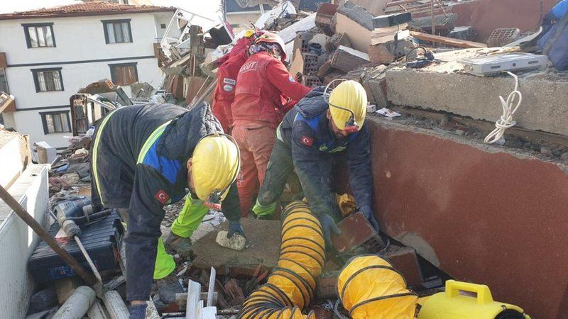 Deprem bölgelerinde bulunan, arama kurtarma bölgesinde görev alan herkesi ilgilendiriyor: depremden sonra bu sendrom görülebiliyor! Dikkatli olun 1