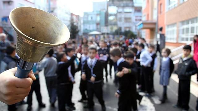 Türkiye’de eğitime iki hafta ara verildi; özel okul müdürünün tepkisi sosyal medyayı ayağa kaldırdı! Mili Eğitim Bakanlığı’ndan hamle gecikmedi 3