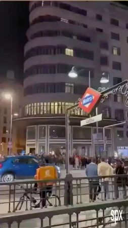 Cinsel İlişki Esnasında Öyle Bir Hata Yaptılar Ki… Trafik Bile Durdu! Film İzler Gibi İzlediler… 1