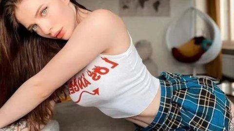 Yetişkin film yıldızı Reislin’in seksi pozu Instagram sınırlarını zorladı! Göğüs uçlarını saçlarıyla örttü 3