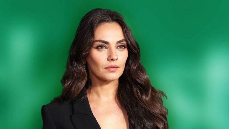 Mila Kunis ten rengi iç çamaşırıyla sosyal medyayı salladı! Hollywood yıldızının son paylaşımına beğeni yağdı 1