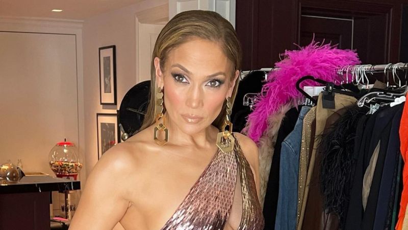 Jennifer Lopez'in Fit Görünümünün Arkasındaki Sır Belli Oldu! Meğer Her Gün Onu Yapıyormuş! Lopez’in 4:45 Sırrı… 1