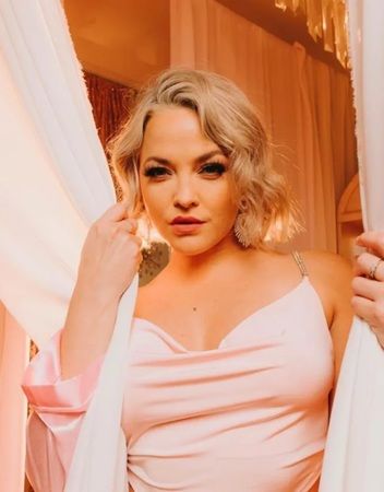 Eski yetişkin film yıldızı Alexis Texas kolay para kazanacağı yöntemi buldu! Takipçilerinin gönderdiği penis fotoğraflarını yorumladı 2