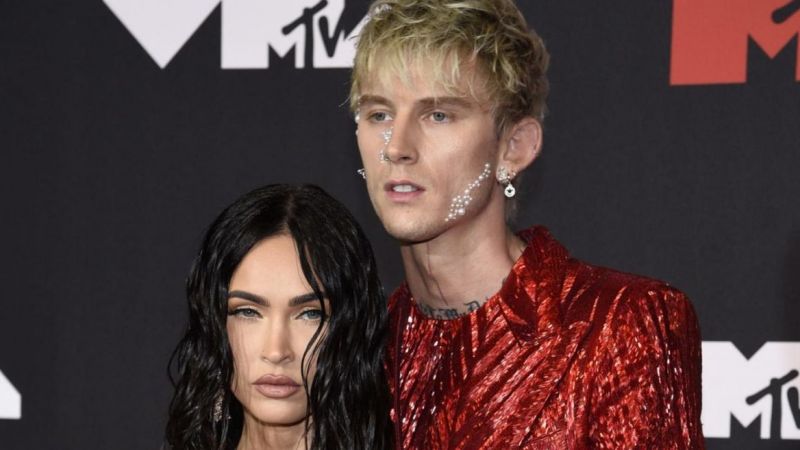 Megan Fox ayrılığa dayanamadı! Nişanlısı Machine Gun Kelly'e geri döndü! 3