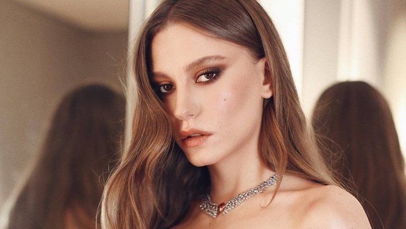 Serenay Sarıkaya'nın acı günü! Ölüm haberi herkesi yasa boğdu.. 1