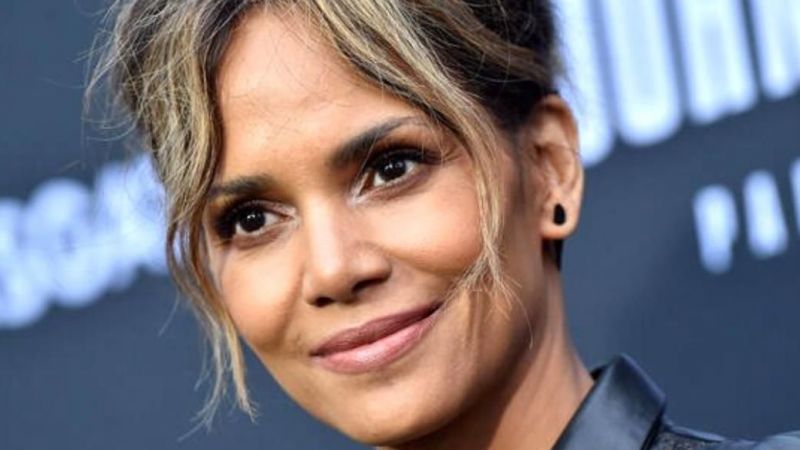 Ünlü oyuncu Halle Berry'nin balkon fantezisi! Çırılçıplak soyundu balkon demirlerine dayandı! Sonra… 1