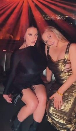 Yetişkin film yıldızları Angela White ve Mia Malkova gece kulübünü karıştırdı! Locada frikik üstüne frikik verdiler 1