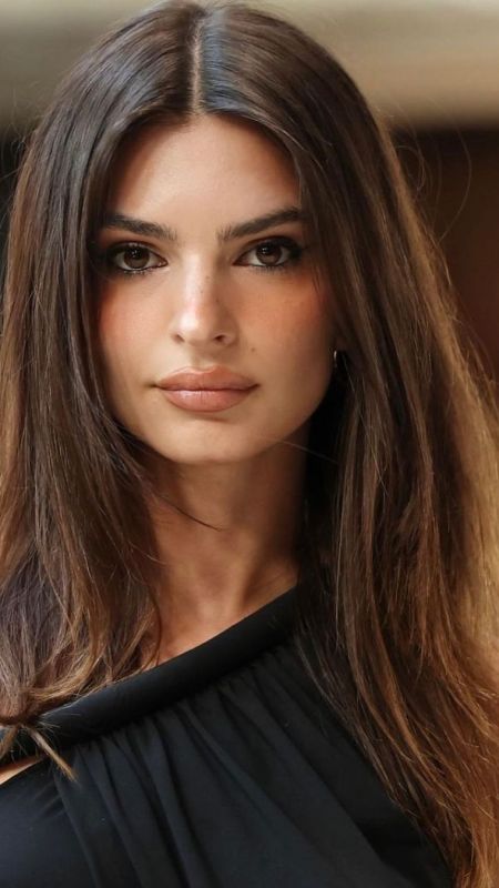 Emily Ratajkowski öpüşme anlarına dair konuştu: Böyle bir deneyim çok tuhaftı! 3