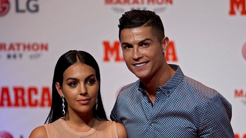 Cristiano Ronaldo ve sevgilisi arasında neler oluyor? Ronaldo açtı ağzını yumdu gözünü! Milyonlarca hayranı duyduklarına inanamadı 1