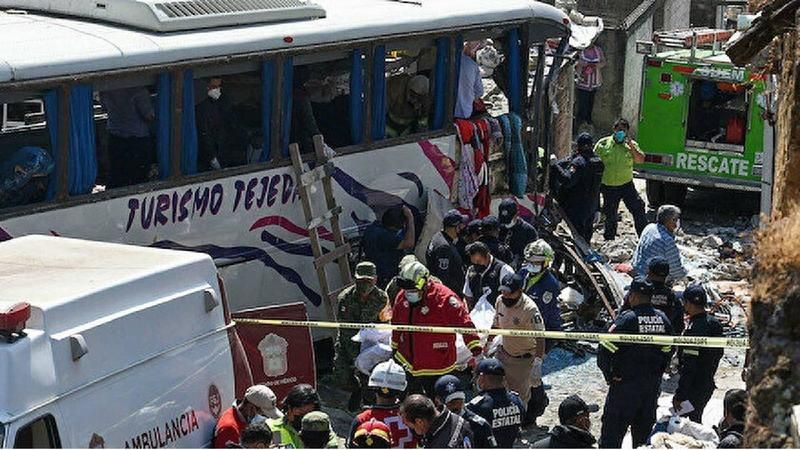 Meksika’da Ölümcül Trafik Kazaları Artarak Devam Ediyor: Nayarit Eyaletindeki Otobüs Kazasında En Az 18 Kişi Hayatını Kaybetti! 3