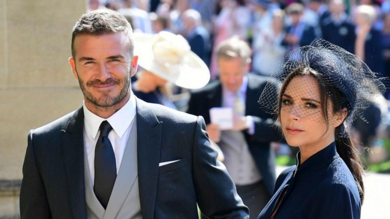 David Beckham çıplak vücuduyla hayranları şoka soktu! Victoria Beckham’dan romantik paylaşım gecikmedi… 3