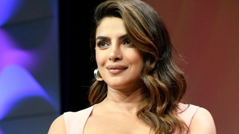 Hollywood'un ünlü yıldızı Priyanka Chopra'dan itiraf: "Yanlış estetikler yüzünden bunalıma girdim!" 1