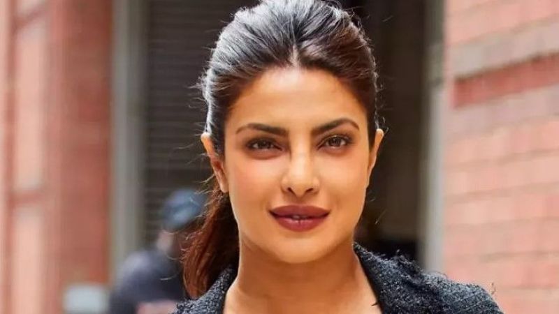 Hollywood'un ünlü yıldızı Priyanka Chopra'dan itiraf: "Yanlış estetikler yüzünden bunalıma girdim!" 2