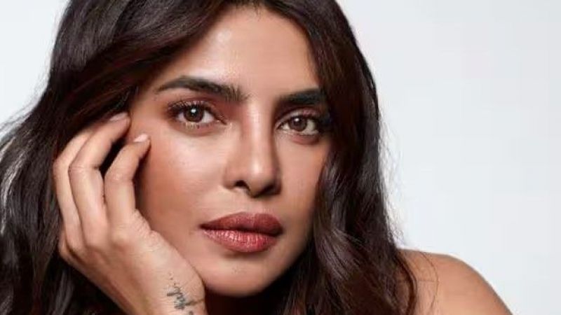 Hollywood'un ünlü yıldızı Priyanka Chopra'dan itiraf: "Yanlış estetikler yüzünden bunalıma girdim!" 3