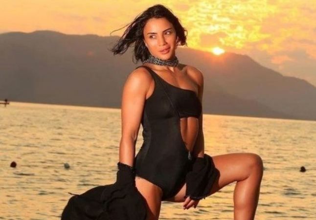 Survivor Sabriye estetikli paylaşımıyla Hollywood yıldızı Lopez’e benzetildi! Bikinili fit pozları "İyi ki yaptırmış" dedirtti! 2