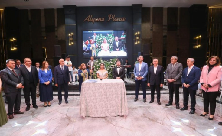 Gaziantep'te Muhteşem DÜĞÜN! Gaziantepli Siyasetçiler Ve İş Adamları Bu Düğüne Akın Ettiler 1