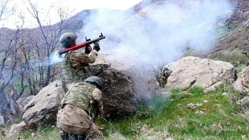 PKK'ya Darbe Üstüne Darbe! PKK'nın Kaçışı Devam Ediyor: 3 Terörist Daha Teslim Oldu! 3