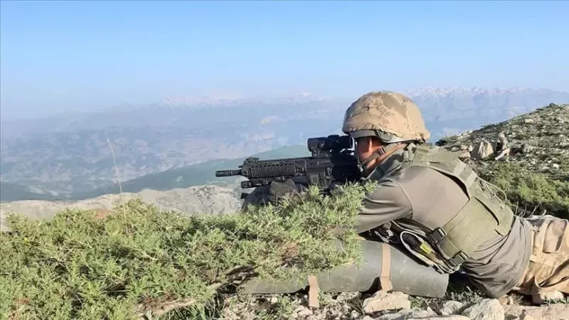 PKK'ya Darbe Üstüne Darbe! PKK'nın Kaçışı Devam Ediyor: 3 Terörist Daha Teslim Oldu! 2