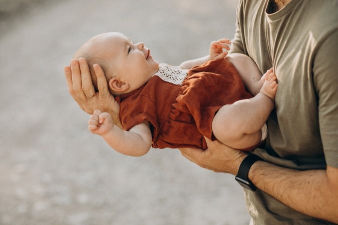 Bebeğini Sallayan Ebeveynler Dikkat! Bebekleri Sallayarak Uyutmak Sanıldığı Kadar Masum Olmayabilir! 1