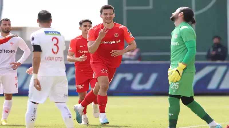 Ümraniyespor'dan 4 Gollü Galibiyet! Takımda Yüzler Gülmeye Başladı... 2