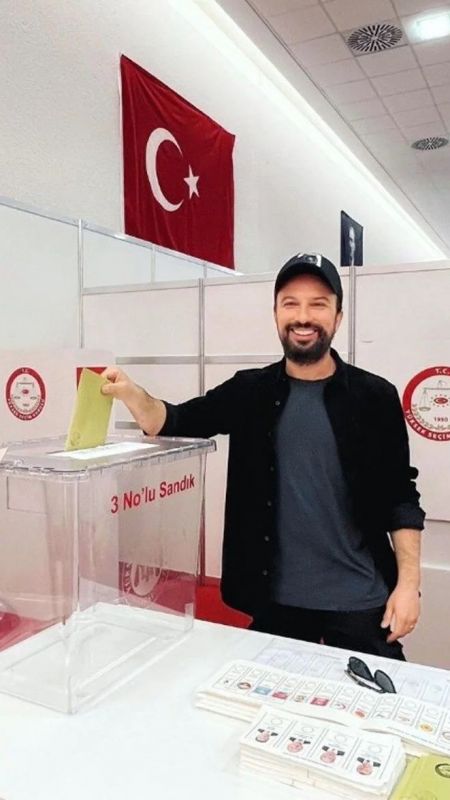 Tarkan eşiyle oyunu kullandı! Kimse beklemiyordu! Sandık başında etrafı sarıldı! 5