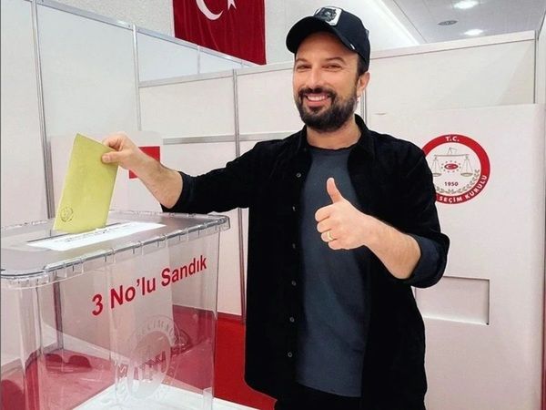 Tarkan eşiyle oyunu kullandı! Kimse beklemiyordu! Sandık başında etrafı sarıldı! 4