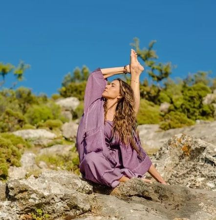 Zeynep Tokuş, atletik fiziği ile büyüledi! Pilates matında sınırları zorladı! 4