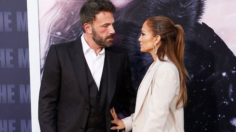 Jennifer Lopez yol ortasında kendini kaybetti! Ben Affleck trafikte aracını durdurdu hızını alamadı… 2