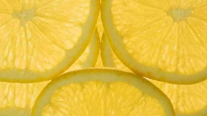 Limonu bir de böyle deneyin! Ayak bakımında limon kullanma tüyoları... 3