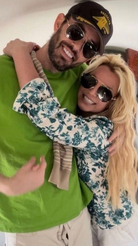 “Çıplak doğduk. Kendimi en saf halimle görmeliyim” dedi eşi de destekledi! Britney Spears’in çıplak pozlarının savunması! 2