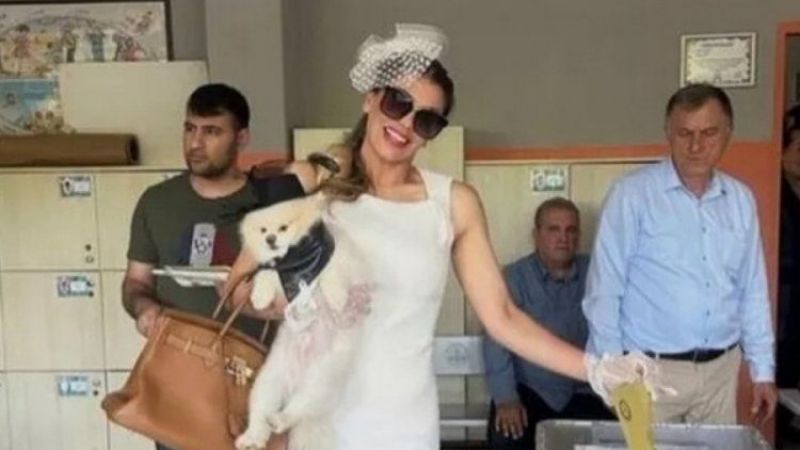 Şarkıcı Hatice’nin beyazlar içinde sandık başı pozu! Kendi gelinlik giydi, köpeğine damatlık giydirdi! 3