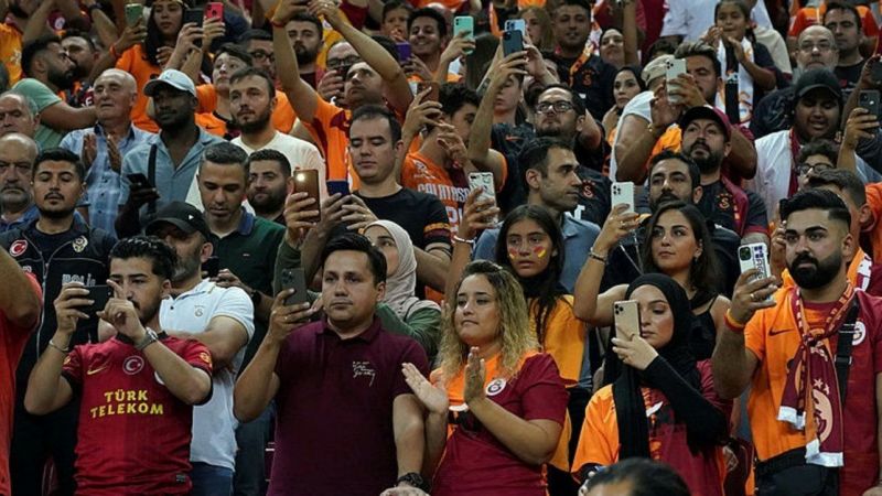 Galatasaray önümüzdeki sezonun seyircisini garantiledi! Satışa sunulan kombine biletlerin hepsi tükendi! 3