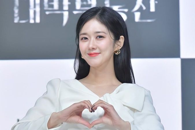 Güzellik Tanrıçası olarak bilinen Jang Nara'nın sırları ne? Jang Nara kimdir? 42 yaşında nasıl böyle görünüyor? 3