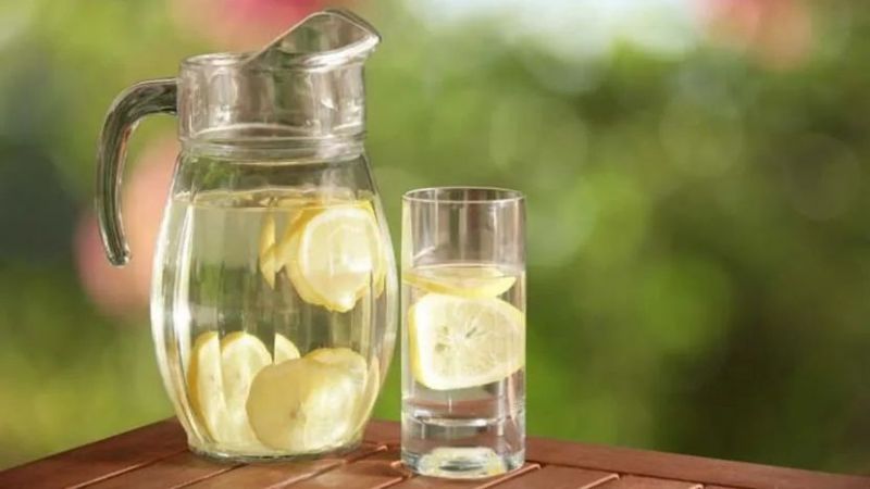 Suyunuza ekleyeceğiniz birkaç damla limonla metabolizmanızı hızlandırın! Limonlu suyla yağları yakmak daha kolay! 4